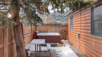 Tina de hidromasaje al aire libre