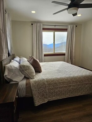 3 bedrooms, desk, iron/ironing board, travel cot