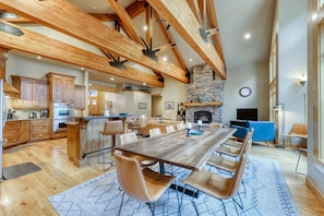 Dining - 6 Bdrm - Caldera Springs: Lodge on the Pond (Bend)