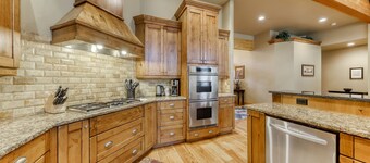6 Bdrm - Caldera Springs: Lodge on the Pond