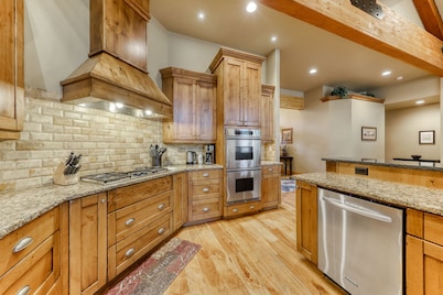 6 Bdrm - Caldera Springs: Lodge on the Pond