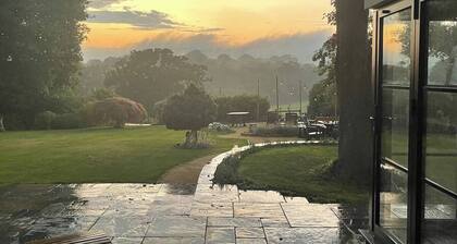 Romantic rural sunset retreat in historical Kent countryside for escape or fun!