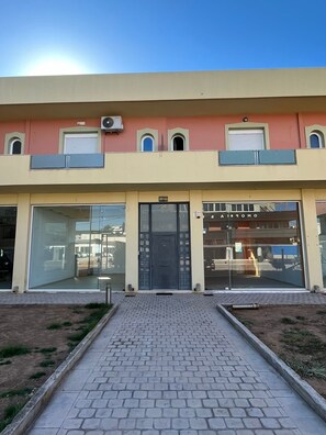 Exterior - ILION Air Host - Near Athens International Airport (Markopoulo Mesogaias)