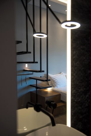 Loft, Garden View, Ground Floor | 2 bedrooms, blackout drapes, soundproofing, iron/ironing board