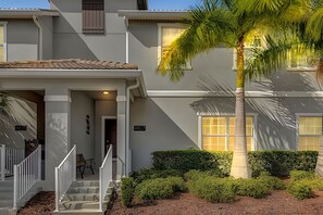 Exterior - Charming Hideaway at Storey Lake 4BD Home (Kissimmee)