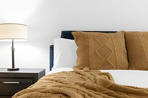 5 chambres, fer et planche à repasser, draps fournis