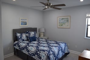 2 bedrooms, iron/ironing board, WiFi, bed sheets - Beautiful 2-bedroom condo with AC, WiFi and direct beach access in Gulf Shores (Gulf Shores)
