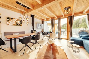 Chalet #1 mit 2 Schlafzimmern und Sauna | Living area