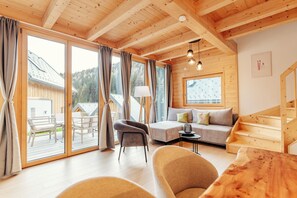 Chalet #1 mit 2 Schlafzimmern und Sauna | Vardagsrum | Platt-tv