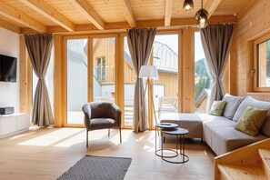 Chalet #3 mit 3 Schlafzimmern und Sauna | 거실 공간 | 평면 TV