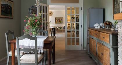 Villa in the green, perfect for visiting Marche and Romagna, sea and hills.