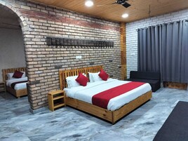 Deluxe Double Room, Balcony, Mountain View | Desk, laptop workspace, free WiFi