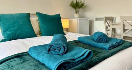 Donnington Apartments - Studio 1