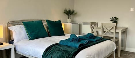 1 bedroom, iron/ironing board, free WiFi