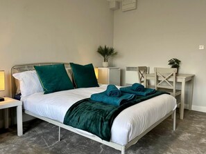 1 bedroom, iron/ironing board, free WiFi