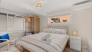 4 habitaciones, tabla de planchar con plancha y cuna de viaje 