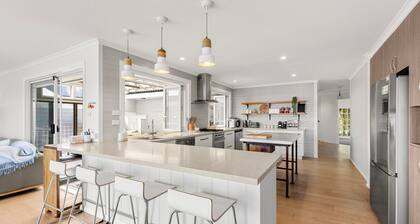 Watersedge - Absolute Waterfront