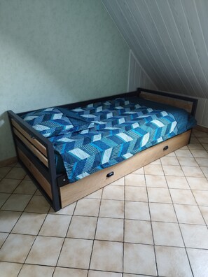 4 chambres, fer et planche à repasser, lit parapluie, Wi-Fi gratuit