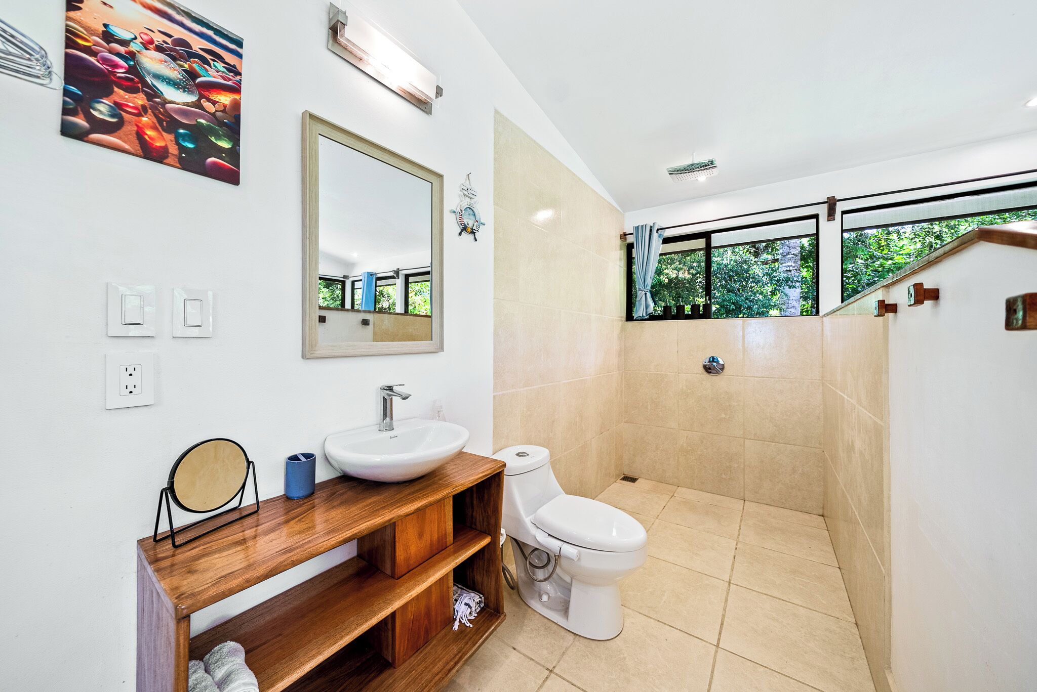 Dusche, Bidet, Handtücher, Seife