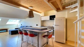 Fridge, oven, stovetop, coffee/tea maker - Sky Apartment - Affitti Brevi Italia (Lecco)