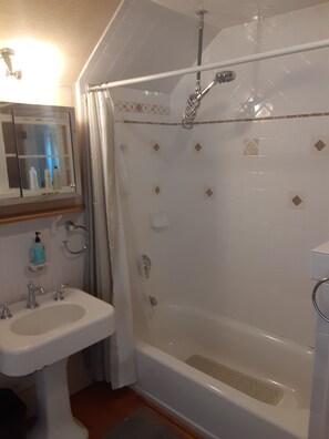 Hårføner, håndklær, såpe og sjampo