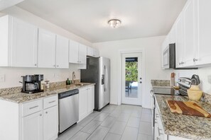 Mikrowelle, Ofen, Herdplatte, Geschirrspüler