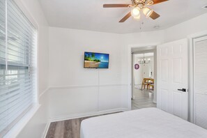 3 habitaciones, tabla de planchar con plancha, wifi y ropa de cama 