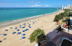 On the beach, sun-loungers, beach towels - Best view in Puerto Rico (Carolina)