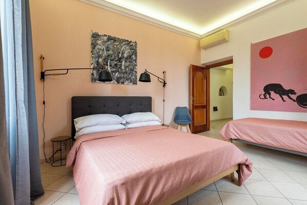 2 bedrooms, iron/ironing board, travel cot, free WiFi