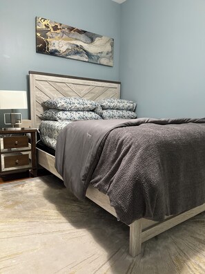 2 bedrooms, desk, iron/ironing board, free WiFi - Chic 2-bedroom apartment with WiFi, AC in delightful Logan Square Chicago (Chicago)