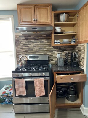 Micro-ondes, four, plaque de cuisson