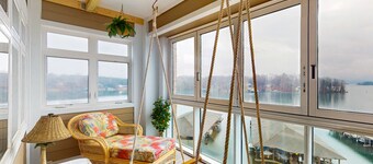 Spacious lakefront condo w/shared pool, hot tub, tennis court, private balcony