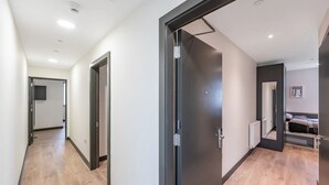 A modern apartment with a hallway leading to a bedroom. - The Residence Dublin (Dublin)
