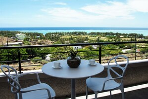 Habitación Confort doble, balcón, vistas al mar | Terraza o patio