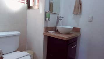 Doccia, asciugacapelli, asciugamani, sapone