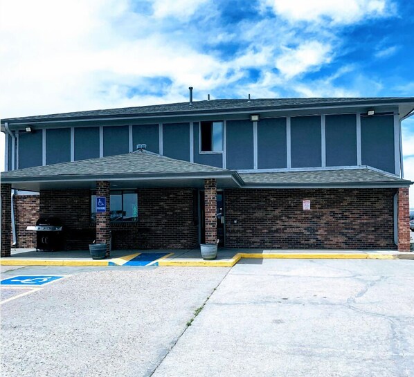 Exterior - Coyote East Motel (Limon)