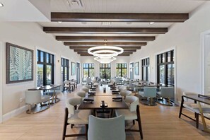 Dining - 8963 Solara 15 guests 6 BDRS  BBQ pool near Disney (Kissimmee)