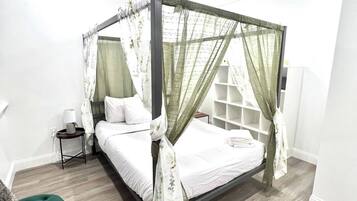 1 dormitori, planxa i posts de planxar, wifi i roba de llit