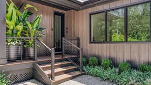 Exterior detail - Spacious, Brand New Construction - East Hampton Home Perfect for Families (East Hampton)