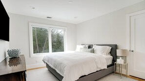 4 bedrooms, iron/ironing board, WiFi, bed sheets - Spacious, Brand New Construction - East Hampton Home Perfect for Families (East Hampton)