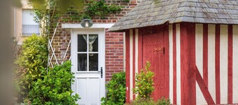 Beautiful studio with garden in a large, renovated townhouse from 2021.