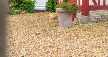 Beautiful studio with garden in a large, renovated townhouse from 2021.