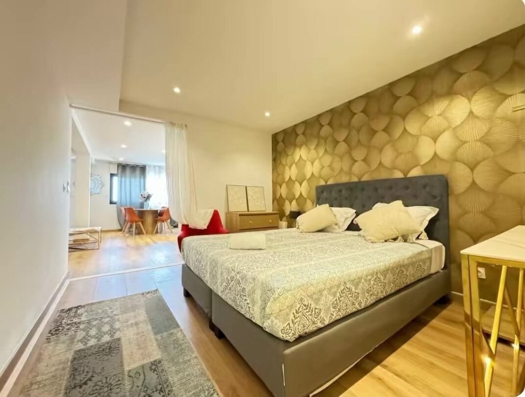 2 chambres, fer et planche à repasser, Wi-Fi, draps fournis