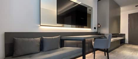 Double Room | In-room safe, desk, laptop workspace, free WiFi
