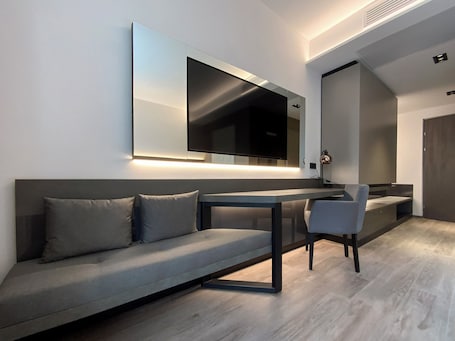 Caja de seguridad en la habitación y escritorio