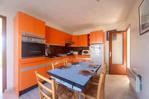 Fridge, microwave, coffee/tea maker, electric kettle