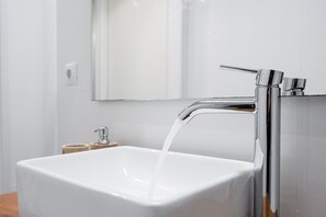 Shower, hair dryer, towels - GuestReady - Porto's pleasant getaway (Porto)