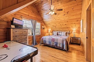 Cabana família, 2 quartos, para não fumantes, vista para a montanha | 2 quartos, individualmente decorados, individualmente mobiliados