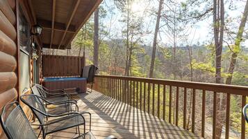 Family Cabin, 2 Bedrooms, Non Smoking, Mountain View | Balcony