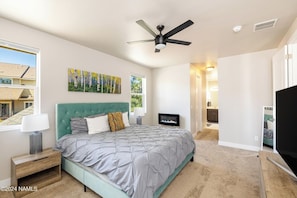 3 slaapkamers, een bureau, een strijkplank/strijkijzer, gratis wifi